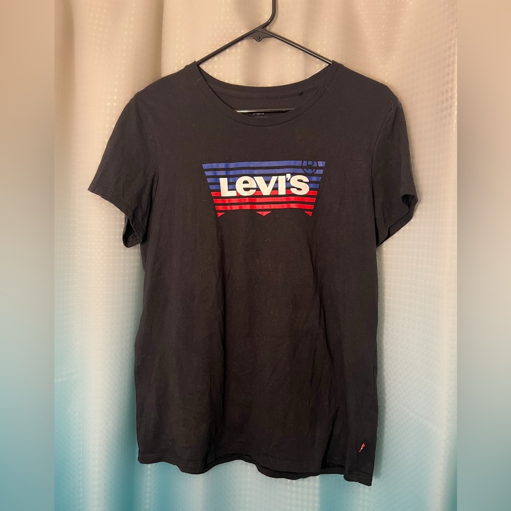 Levi’s black women’s T-shirt. Size Large